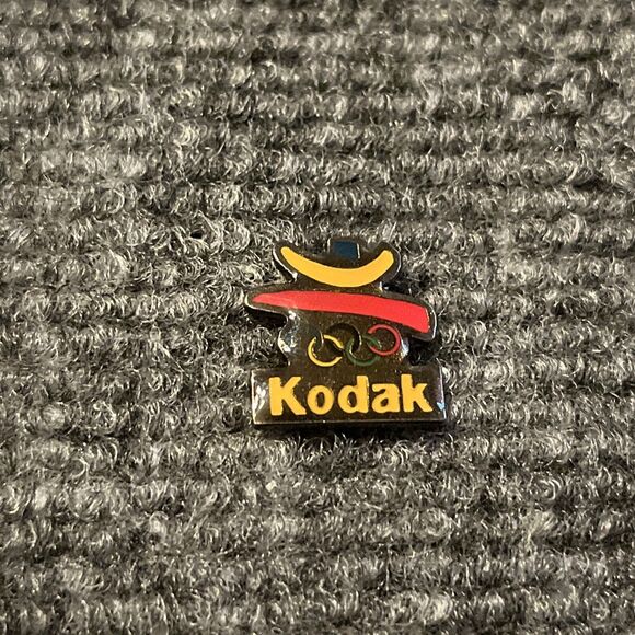 Vintage 1992 Barcelona Olympics Kodak Cameras Lapel Hat‎ Pin - Picture 1 of 3